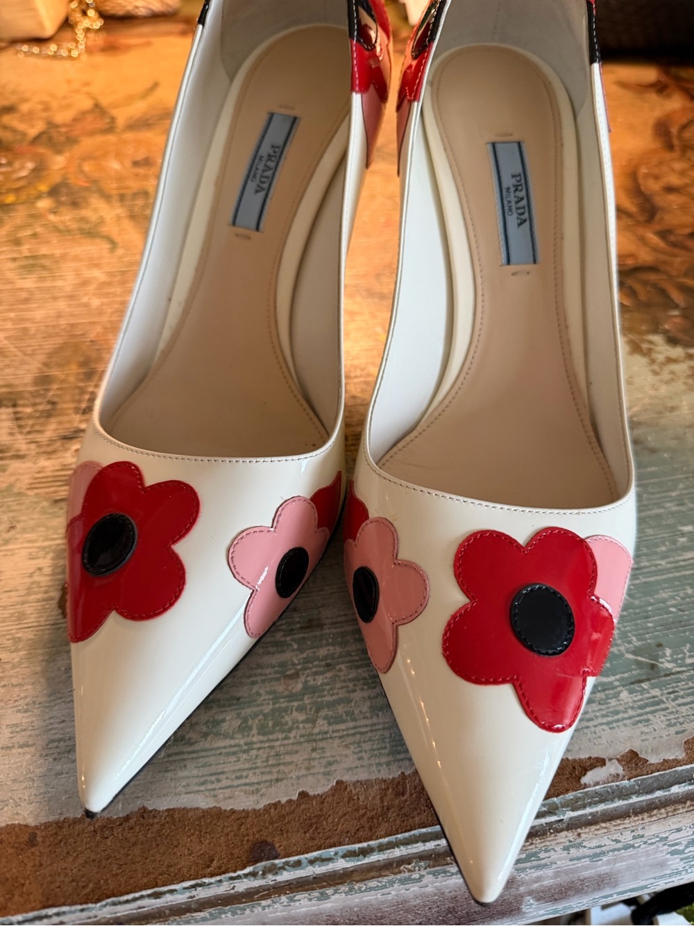 PRADA White patent leather flower PUMPS 39-1/2, Archival design-LNWT!